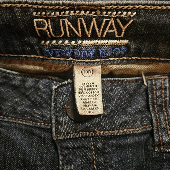 Refuge Runway Everyday Boot Cut Vintage Wash Jeans (NWOT) - Picture 9 of 10